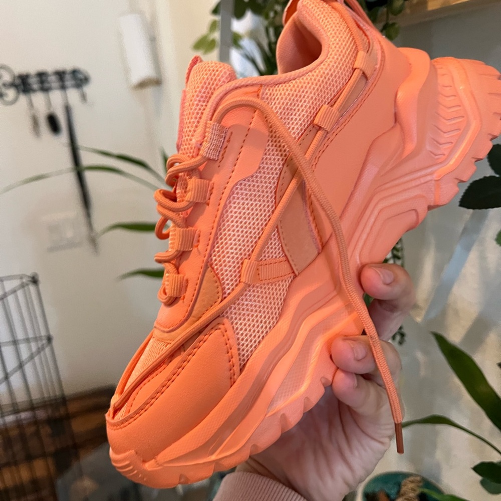 Sneakers size 9 new color orange